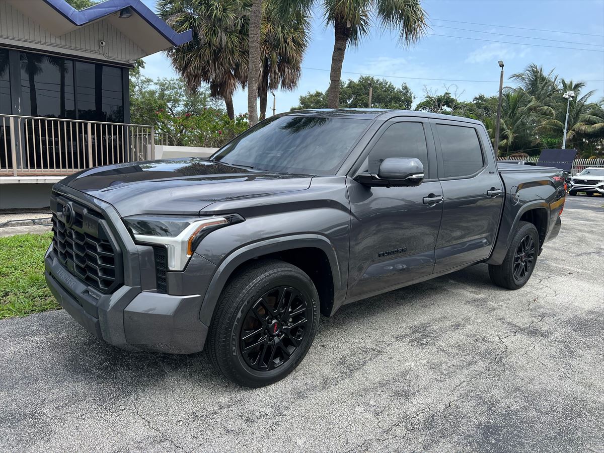 Toyota Tundra 2024 SR5